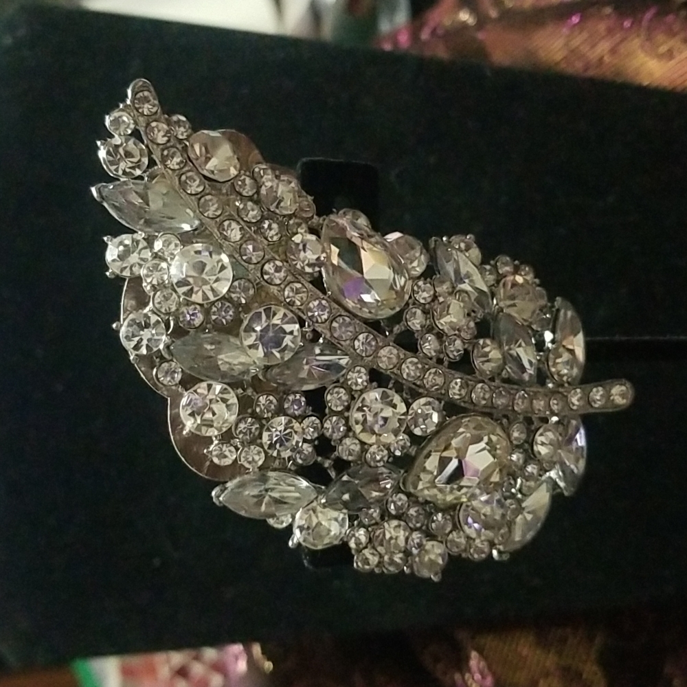 NWOT Impressive Large Rhinestone Leaf Brooch